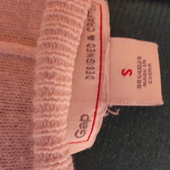 4/$20 GAP sweater - Picture 4 of 4